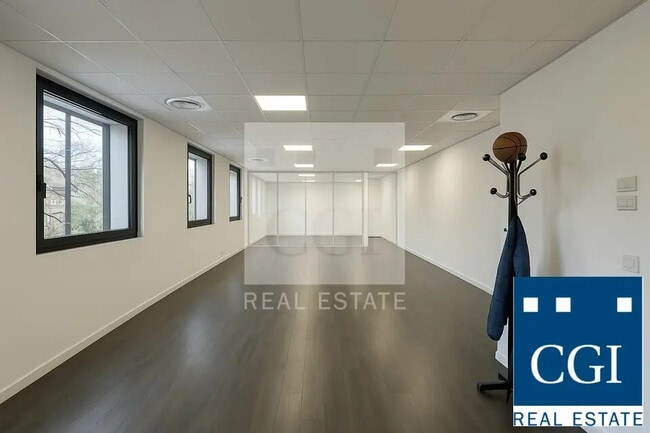 Plus de détails pour Bureau à vendre