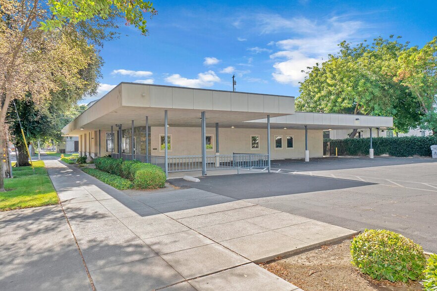 222 Court St, Woodland, CA à louer - Photo de l’immeuble – Image 3 sur 21
