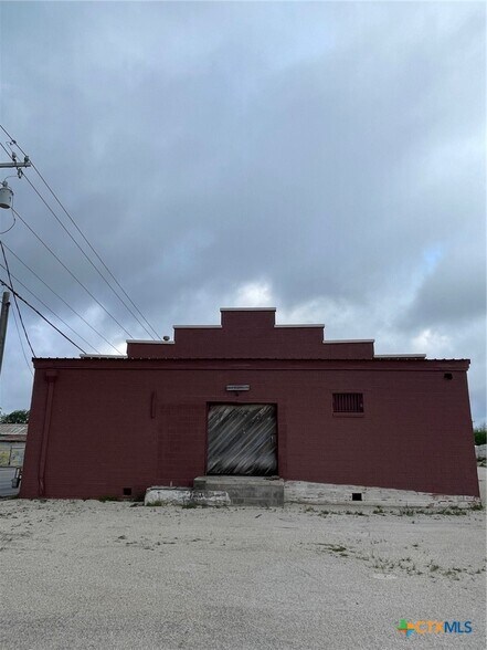1308 N Bowie St, Seguin, TX à vendre - Photo de l’immeuble – Image 2 sur 11
