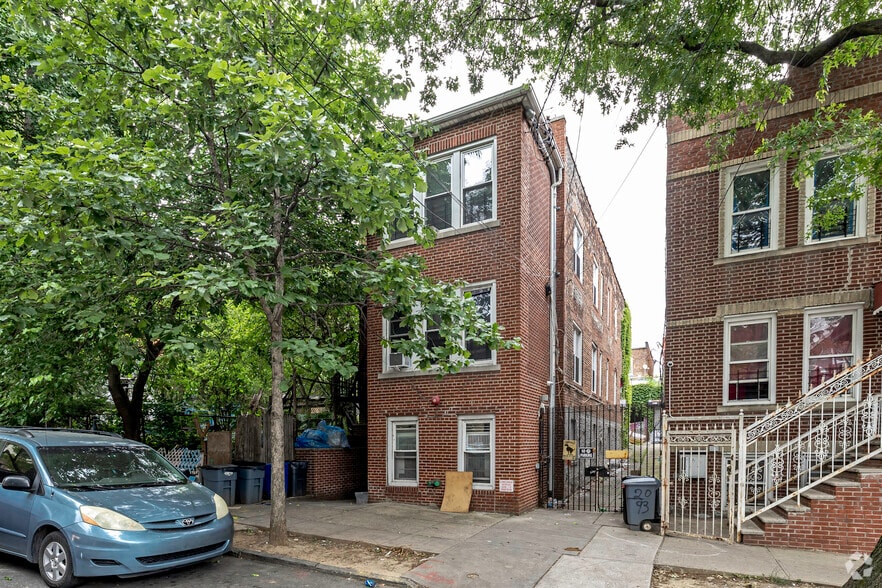 644 Barretto St, Bronx, NY à vendre - Photo de l’immeuble – Image 3 sur 14