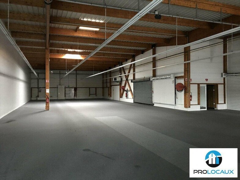 Local commercial dans Pont-Sainte-Maxence à louer - Photo intérieure – Image 2 sur 3