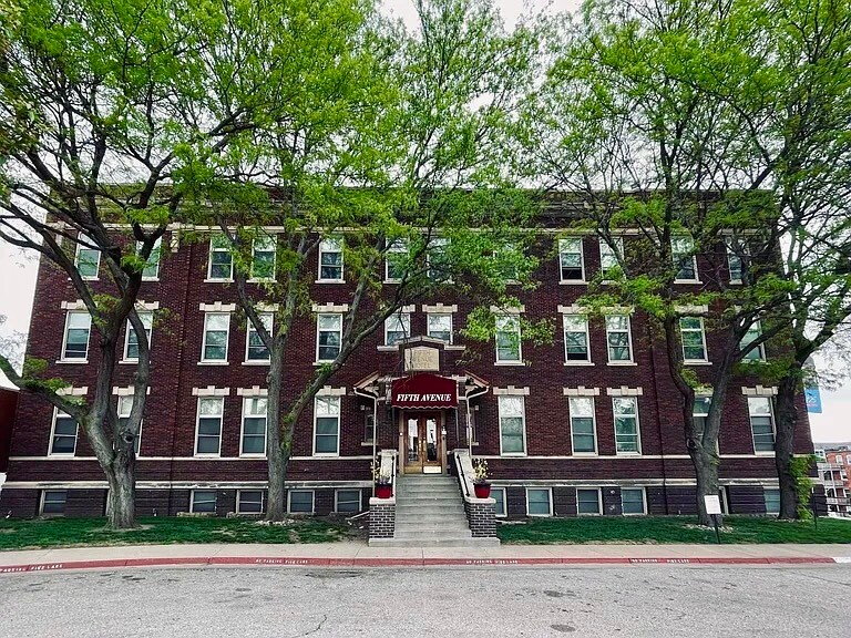 121 S 25th St, Omaha, NE à vendre - Photo de l’immeuble – Image 2 sur 14