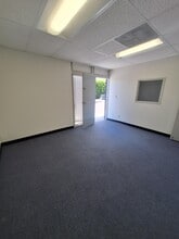 9025 Eton Ave, Canoga Park, CA à louer Photo intérieure– Image 2 sur 8