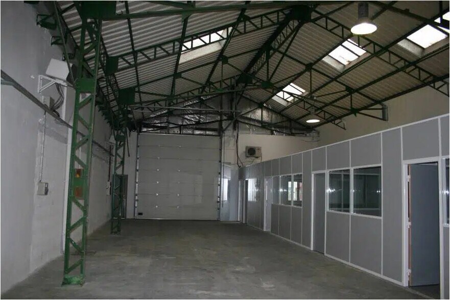 Industriel/Logistique dans Vénissieux à louer - Photo de l’immeuble – Image 1 sur 4