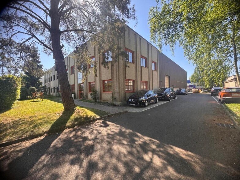 Local d'activités dans Achères à vendre - Photo de l’immeuble – Image 1 sur 8