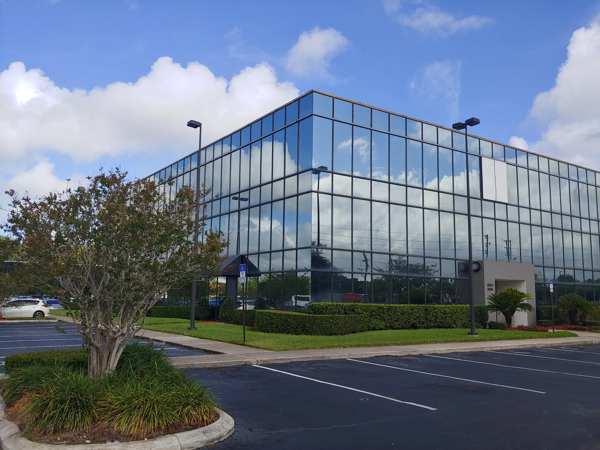 3353-3397 W Vine St, Kissimmee, FL à louer Photo principale– Image 1 sur 5