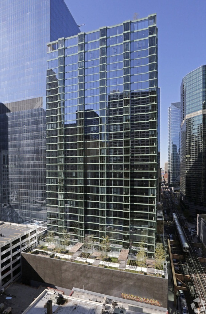 215 W Lake St, Chicago, IL à louer Photo de l’immeuble– Image 1 sur 5