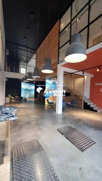 Local commercial dans Poisy à vendre - Hall d’entrée – Image 1 sur 5