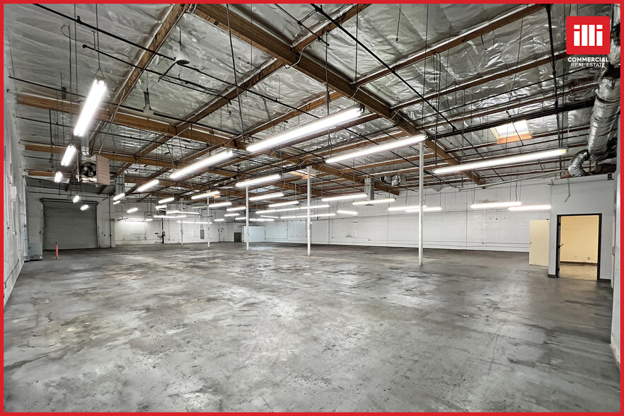 24773 Avenue Rockefeller, Valencia, CA à louer - Photo de l’immeuble – Image 1 sur 7