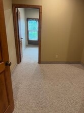 170 English Landing Dr, Parkville, MO à louer Photo intérieure– Image 1 sur 4