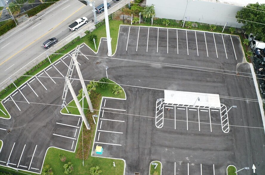 10289 NW 80th, Hialeah Gardens, FL à louer - Photo de l’immeuble – Image 1 sur 1