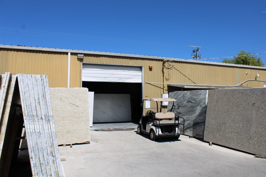 4599 Fowler St, Fort Myers, FL à vendre - Photo de l’immeuble – Image 3 sur 4