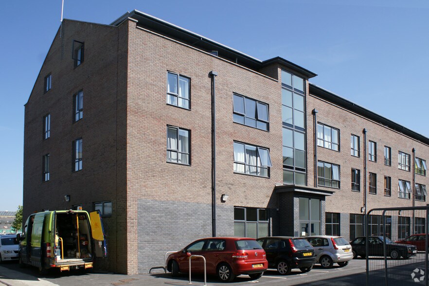 Kemble Dr, Swindon à vendre - Photo de l’immeuble – Image 2 sur 2