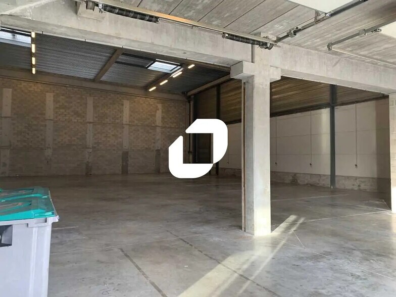 Local d’activités dans BOIS-D'ARCY à louer - Photo de l’immeuble – Image 1 sur 17