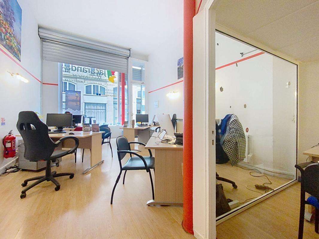 Bureau dans Paris à vendre Photo de l’immeuble– Image 1 sur 4