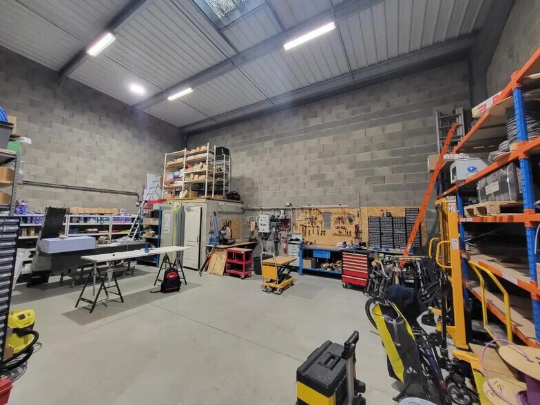 Local d’activités dans Décines-Charpieu à louer - Photo intérieure – Image 2 sur 5