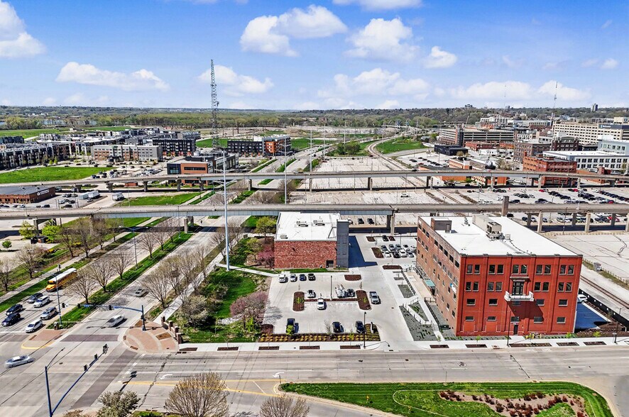 113 SW 8th St, Des Moines, IA à louer - Photo de l’immeuble – Image 1 sur 14