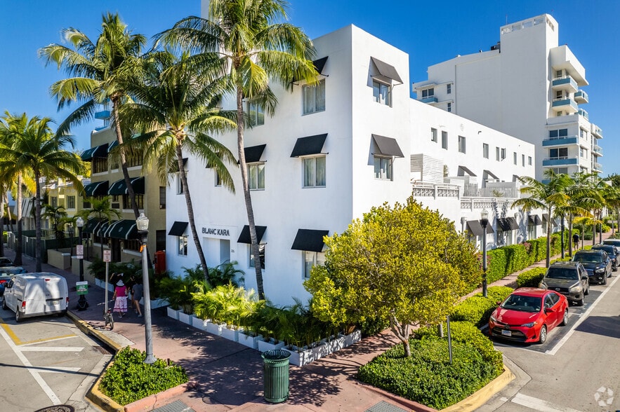 205 Collins Ave, Miami Beach, FL à vendre - Photo principale – Image 1 sur 39