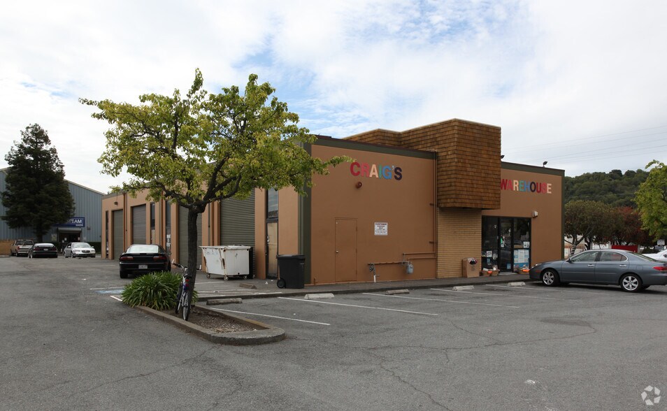 15 Dodie St, San Rafael, CA à vendre - Photo de l’immeuble – Image 2 sur 4