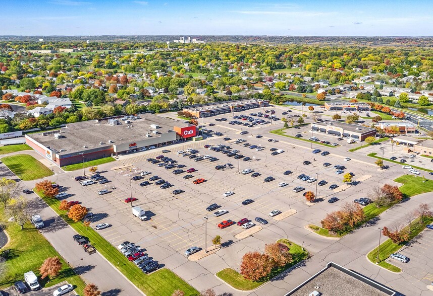 1198 Vierling Dr E, Shakopee, MN à louer - Photo de l’immeuble – Image 3 sur 17