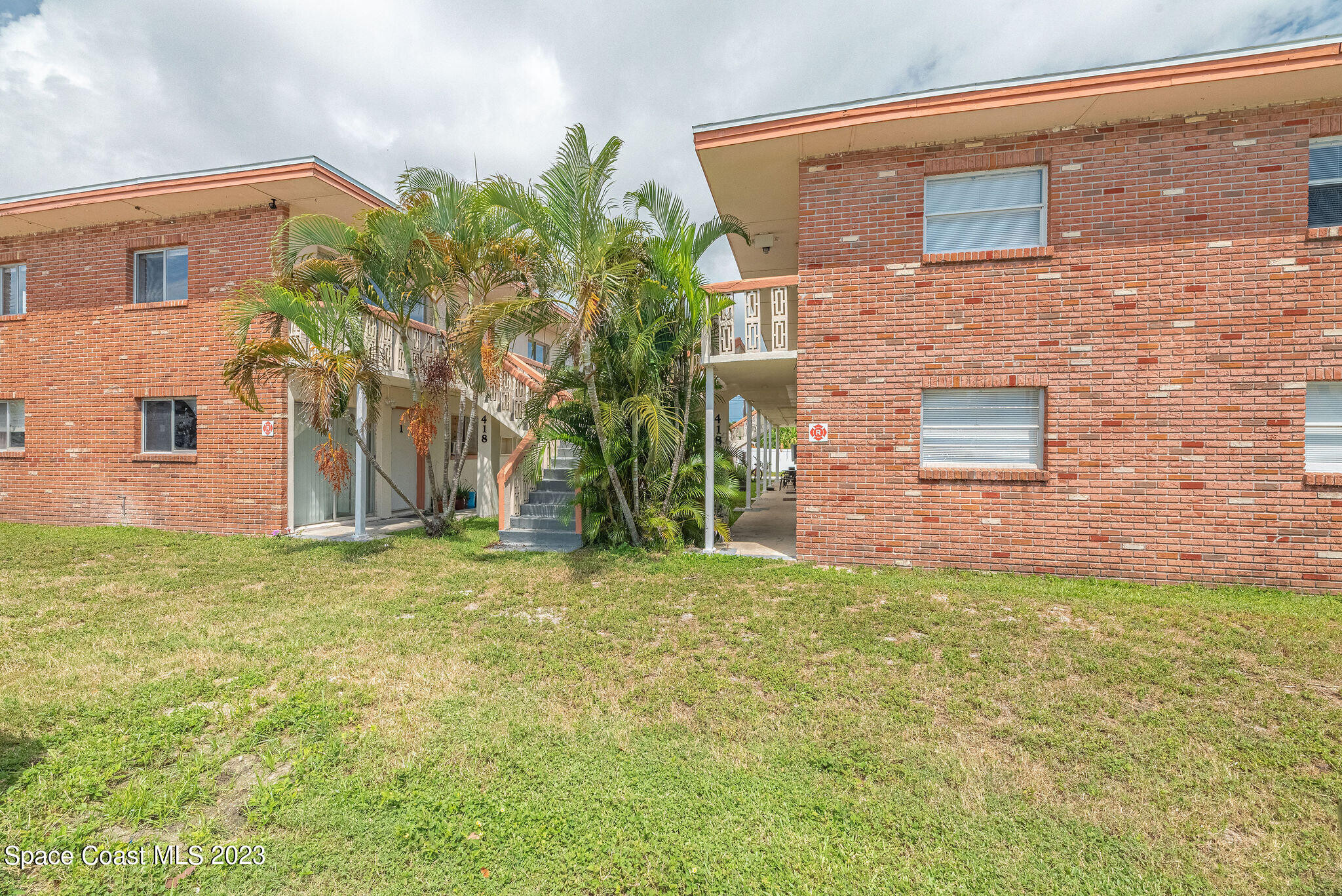 418 Adams Ave, Cape Canaveral, FL à vendre Photo de l’immeuble– Image 1 sur 50