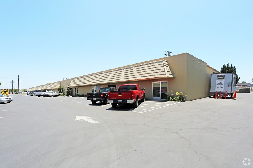 18231-18259 Mount Baldy Cir, Fountain Valley, CA à louer - Photo de l’immeuble – Image 3 sur 3