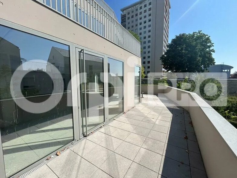 Bureau dans Avon à vendre - Photo de l’immeuble – Image 2 sur 6