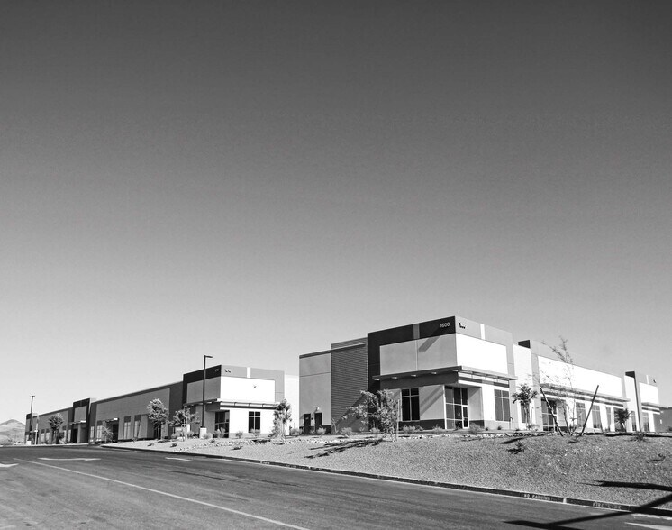 1610 Raiders Way, Henderson, NV à vendre - Photo de l’immeuble – Image 2 sur 2