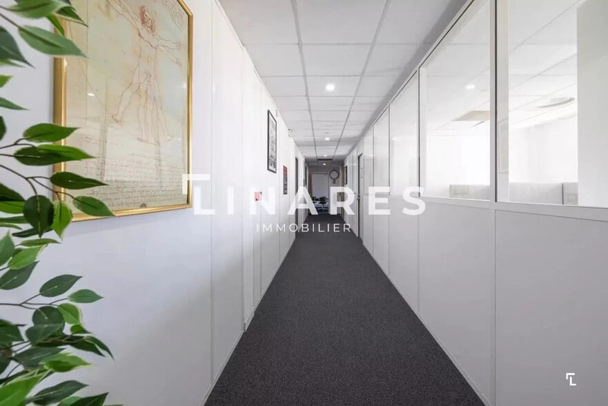 Bureau dans Marseille à louer - Photo de l’immeuble – Image 2 sur 8