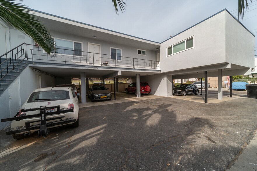 1323 11th St, Santa Monica, CA à vendre - Photo de l’immeuble – Image 3 sur 17