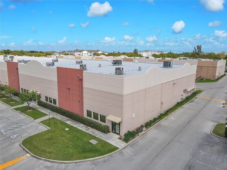 SW 12th Ave, Dania Beach, FL à vendre - Photo de l’immeuble – Image 3 sur 9