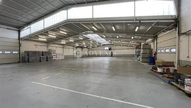 Plus de détails pour Local d'activités à louer