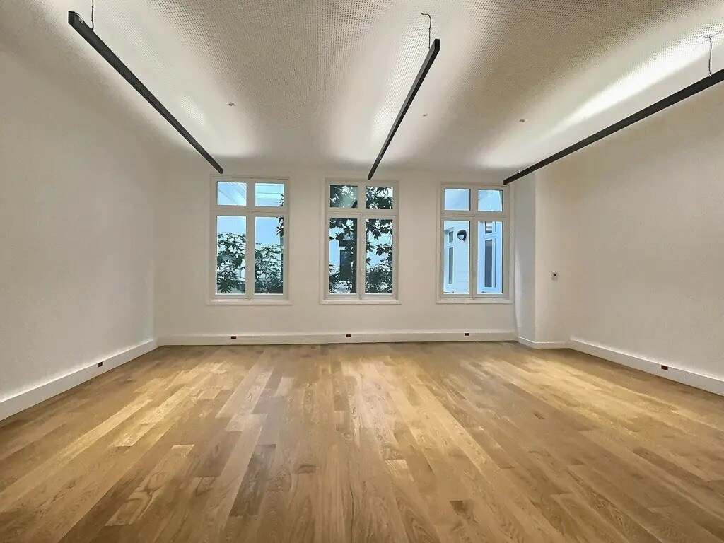 42 Rue De Bassano, Paris à louer Photo de l’immeuble– Image 1 sur 14