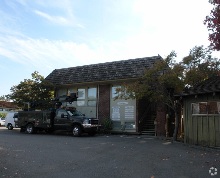 2021 Ygnacio Valley Rd, Walnut Creek, CA à vendre - Photo principale – Image 1 sur 11