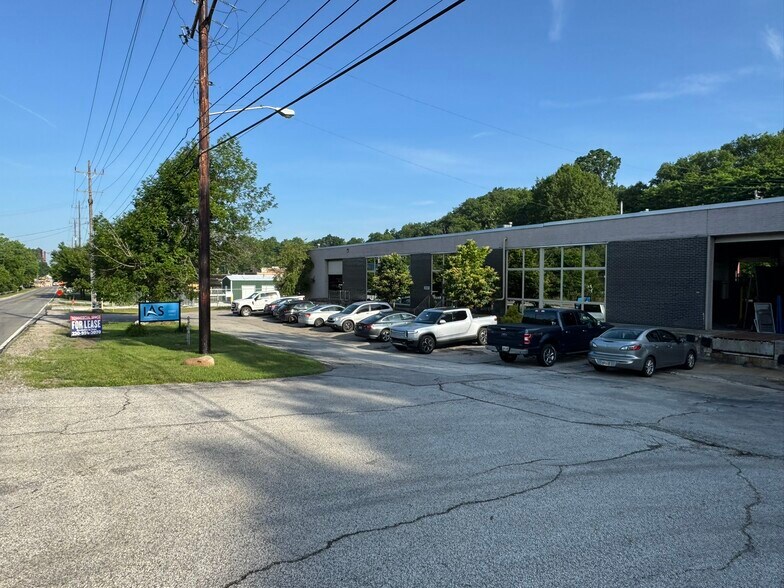 25801-25851 Solon Rd, Bedford Heights, OH à louer - Photo de l’immeuble – Image 2 sur 16