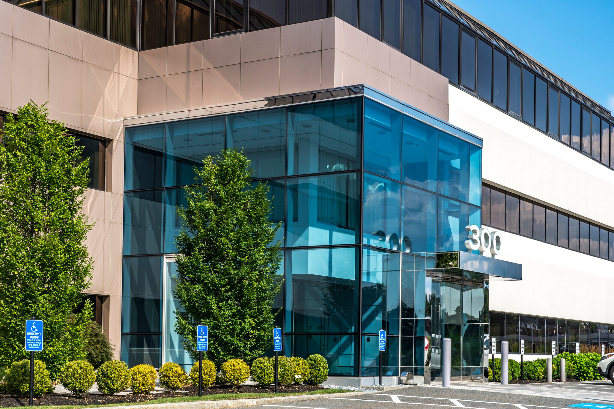 300 First Ave, Needham, MA à louer Photo de l’immeuble– Image 1 sur 22