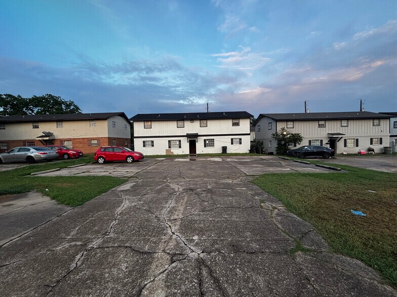 CA$HFLOW - FULLY REMODELED - 16 UNITS portefeuille de 4 biens à vendre sur LoopNet.fr - Photo de l’immeuble – Image 2 sur 9