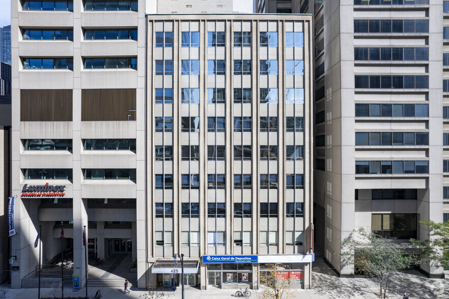 425 University Ave, Toronto, ON à louer - Photo principale – Image 1 sur 3