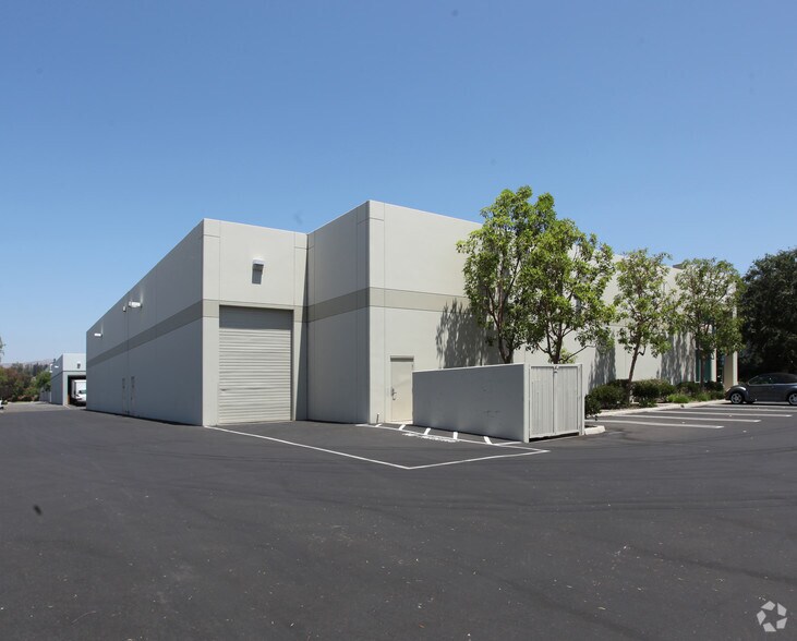 331 Science Dr, Moorpark, CA à louer - Photo de l’immeuble – Image 3 sur 6