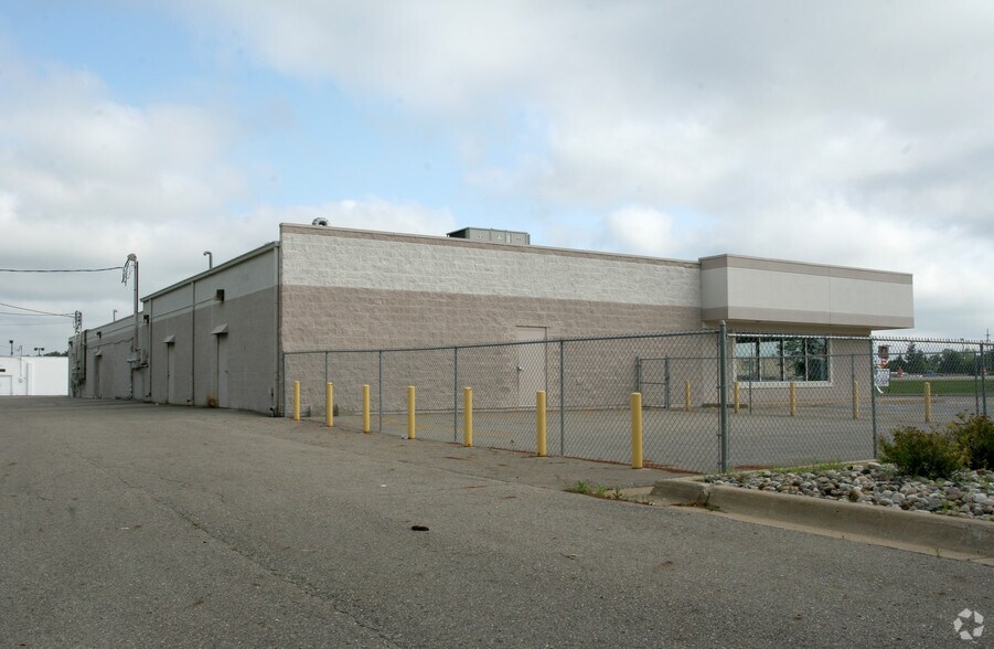 409 N Cedar Rd, Mason, MI à louer - Photo de l’immeuble – Image 2 sur 4