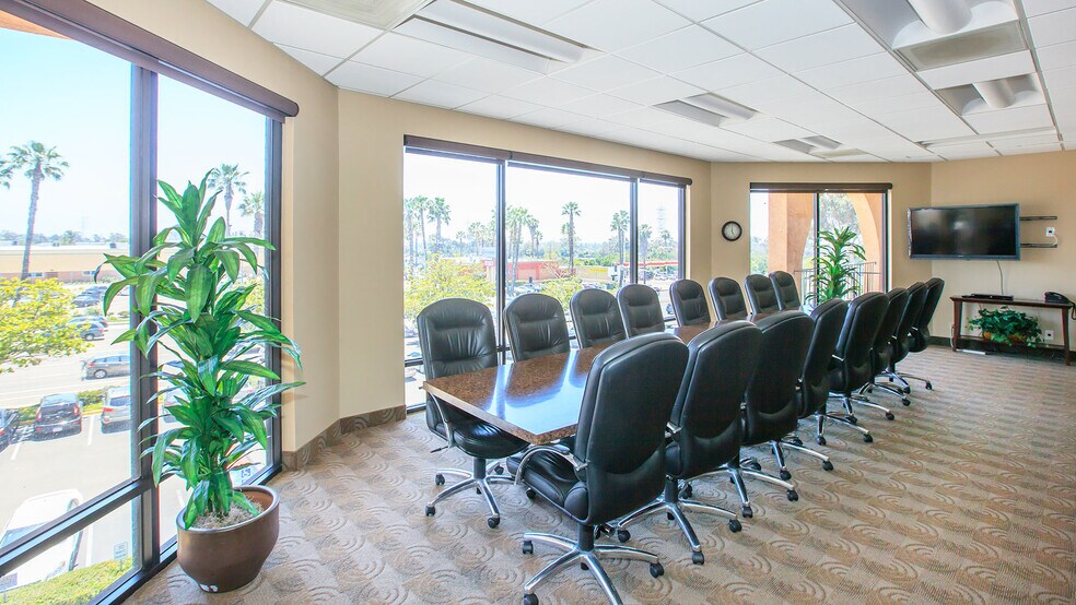 7710 Balboa Ave, San Diego, CA à louer - Photo intérieure – Image 2 sur 21