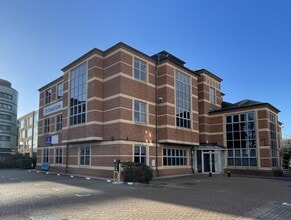 St Cloud Way, Maidenhead à louer Photo de l’immeuble– Image 1 sur 9