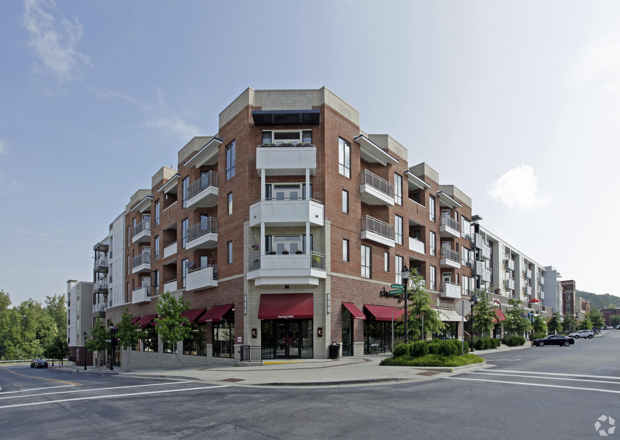 Two Town Square Blvd, Asheville, NC à louer Photo principale– Image 1 sur 4