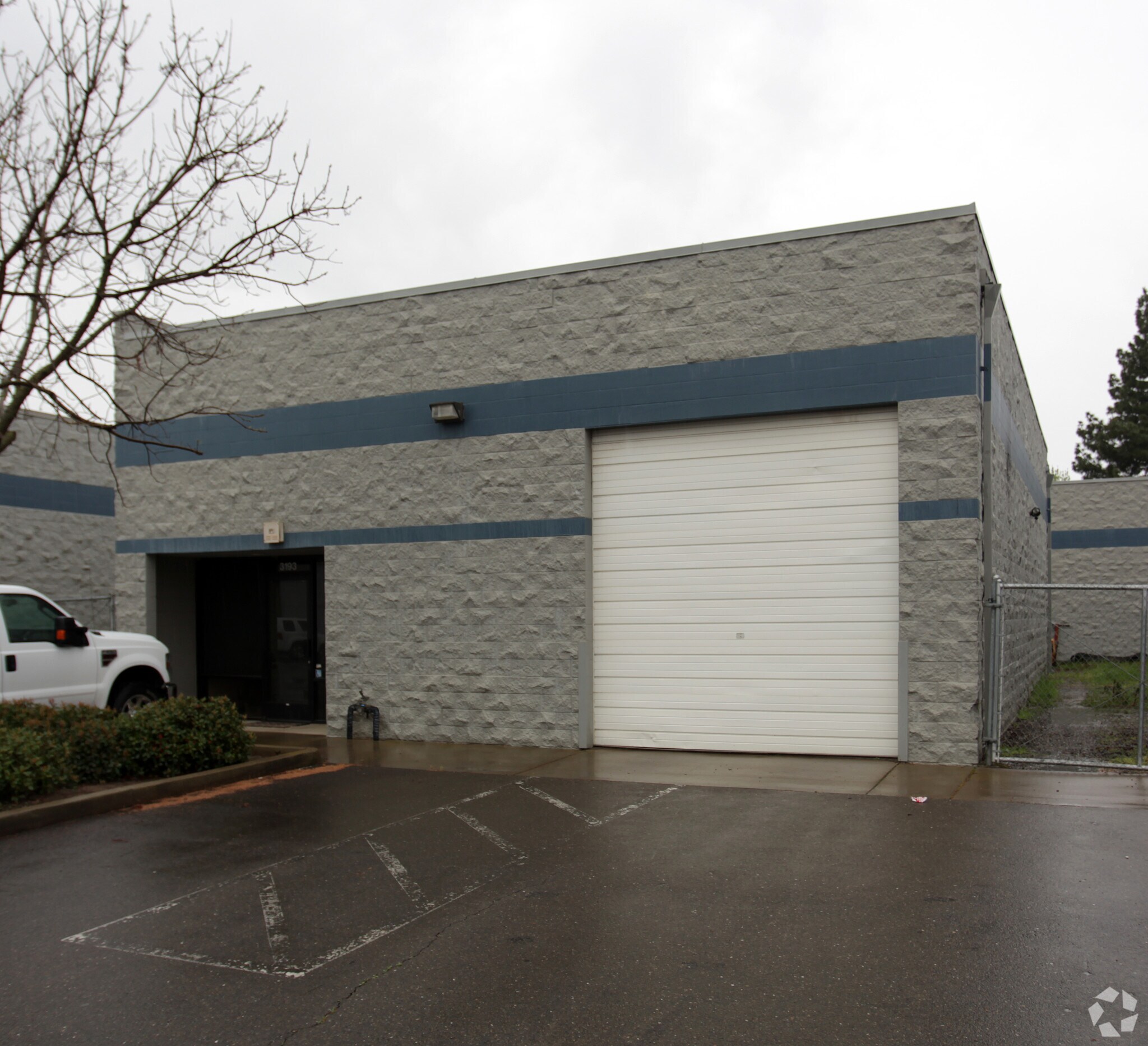 3193 Fitzgerald Rd, Rancho Cordova, CA à louer Photo principale– Image 1 sur 3