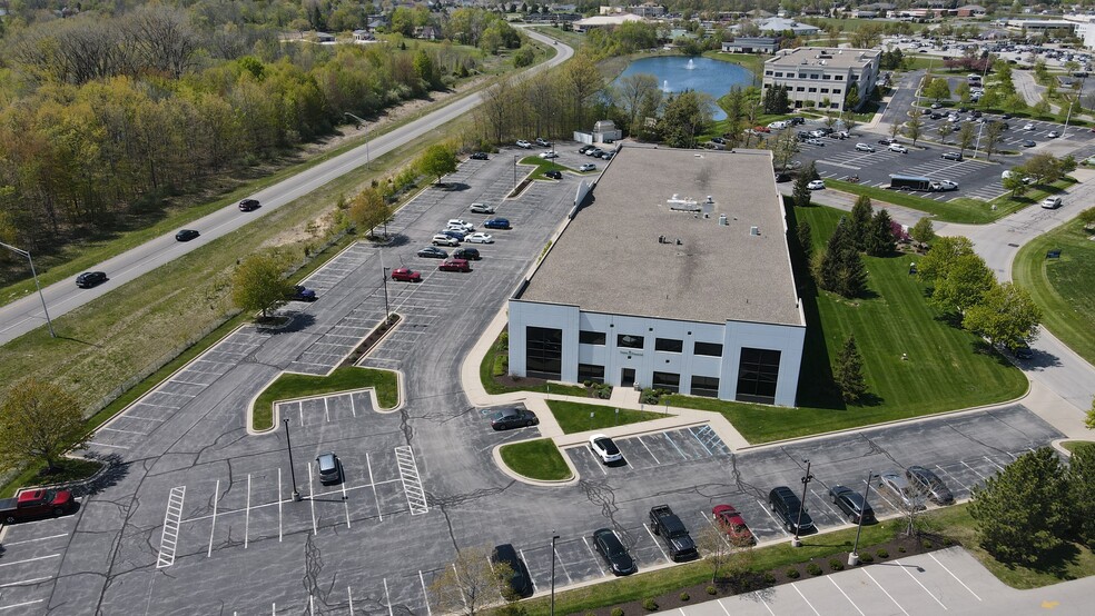 2720 DuPont Commerce Ct, Fort Wayne, IN à louer - Photo de l’immeuble – Image 3 sur 10