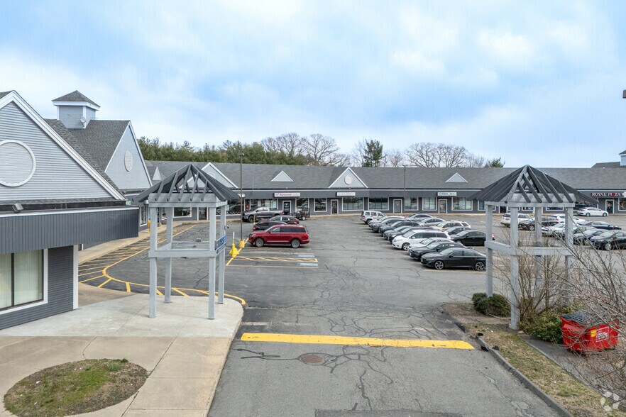 1470 New State Hwy, Raynham, MA à louer - Photo de l’immeuble – Image 2 sur 14