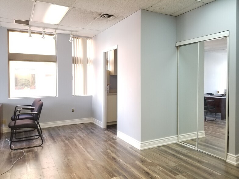 3850 Finch Ave, Toronto, ON à vendre - Photo de l’immeuble – Image 2 sur 6