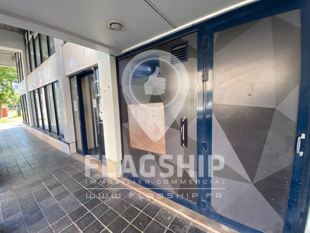 Local commercial dans Montigny-le-Bretonneux à louer Hall d’entrée– Image 1 sur 10