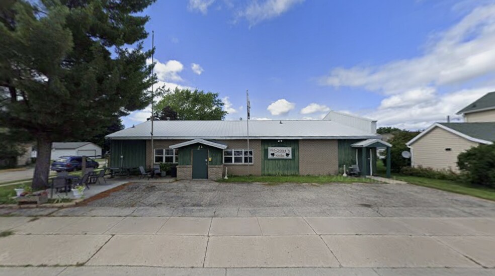 8 American Legion Dr, Mazomanie, WI à vendre - Photo de l’immeuble – Image 2 sur 6
