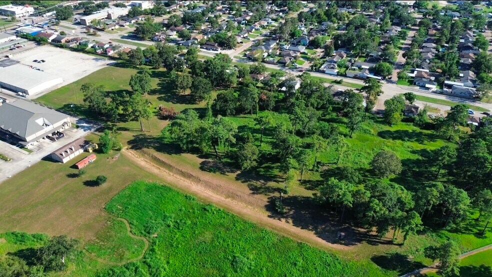 825 Sheldon Rd, Channelview, TX à louer - Photo de l’immeuble – Image 3 sur 12